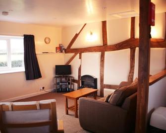 Granary at Tyddyn Isaf - Ruthin - Living room