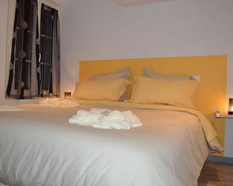 Bed & breakfast in Hautvillers, the birthplace of champagne (5min. Epernay, 15min. Reims) - Hautvillers - Bedroom
