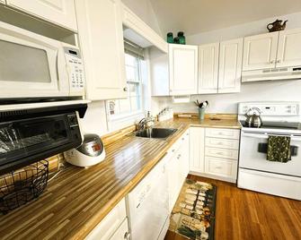 3 Bedroom Waterfront bungalow on the banks of the Miramichi River - Miramichi - Keuken