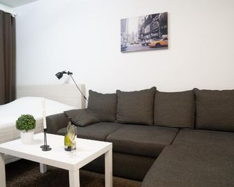 City center 1R studio with perfect view, parking - Oulu - Living room