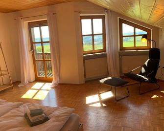 Adlerhorst, 4 Schlafzimmer, Blick in die Alpen, Parkplatz - Thyrnau - Sala de estar