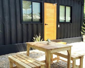 How Hide Homestay - Tha Makham - Patio