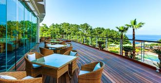 Yukai Resort Premium Hotel Senjo - שיראהאמה - מרפסת
