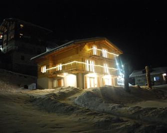 Moderne Ferienwohnung in Blatten im Magischen Lötschental - Blatten - Gebouw