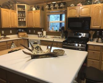 Alaskan Sportsmans Home - Seward - Kitchen
