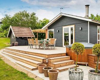 8 person holiday home in Struer-By Traum - Struer - Binnenhof