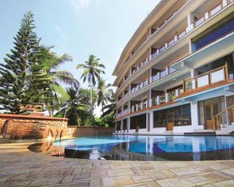 Sagara Beach Resort - Kovalam - Pool