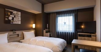 Hotel Route Inn Toyama Ekimae - Toyama - Phòng ngủ
