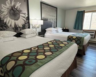 Super 8 by Wyndham West Fargo Main Ave ND - West Fargo - Bedroom