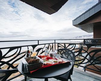 Peerless Villas Hotel - Trapisonda - Balcón