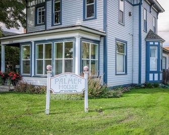 Palmer House, Studio 3, Cozy Studio for 2 Downtown! Local Golfing 50% Off! - Baker City - Building