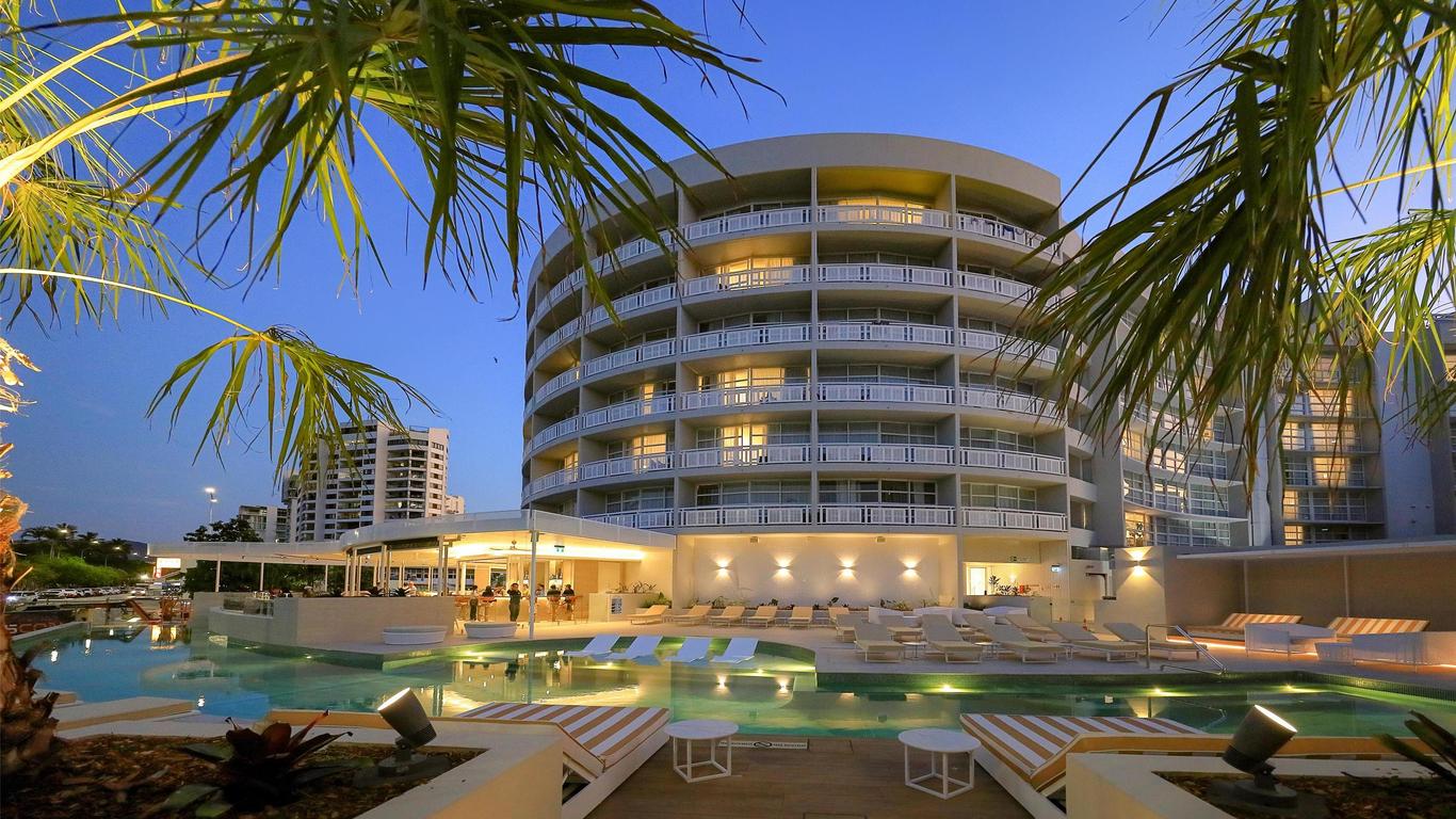 DoubleTree by Hilton Cairns