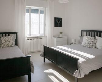 Flora Home - Marina di Carrara - Habitación