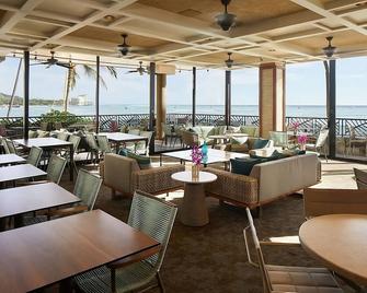 2 Awesome Units Just Steps to the Beach, Pool, Dining, Spa, Diamond Head, Iolani - Honolulu - Restaurant