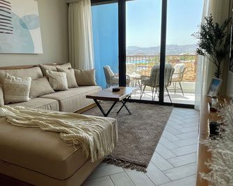 Aladdin Chalets - 1 Bedroom - Aqaba - Living room