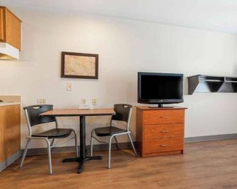 Motel 6 Suites Fort Myers, Fl - Fort Myers - Building