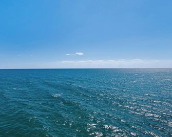 Searenity Awaits: 2-Bd, 2-Ba Coastal Escape! Perfect for 5! Pet Friendly! - Laguna Beach