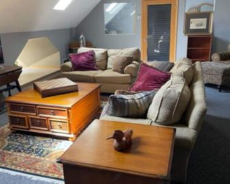 Private 2 bdr suite in historic Afton perfect for hiking, boating, skiing & more - Afton - Sala de estar