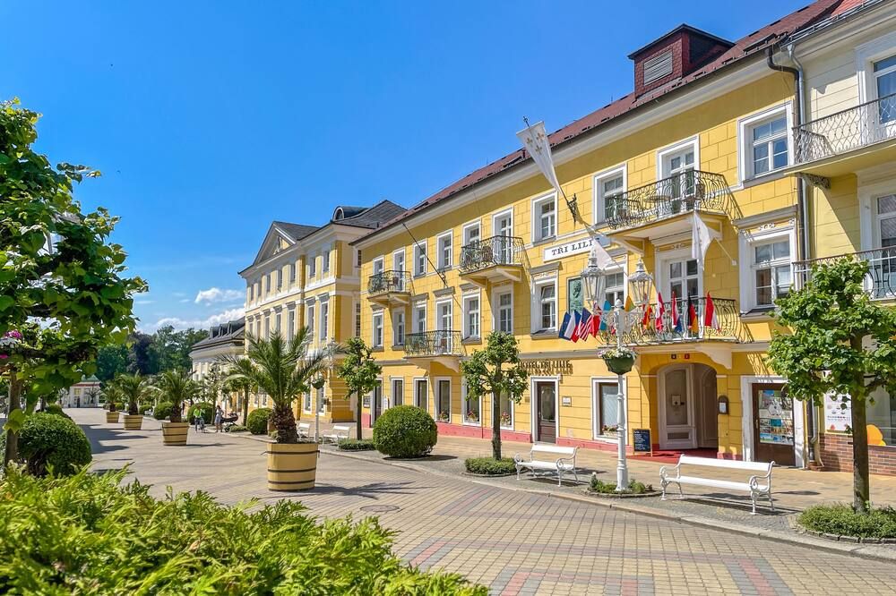 Aparthotel Tri Lilie - פרנטישקובי לאזנה - בניין
