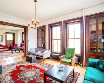 Escape NYC to the Withers Mansion a Grand Hudson Valley Retreat for Large Groups - Newburgh - Sala de estar