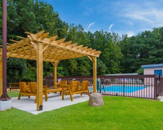 Econo Lodge Battleboro - Rocky Mount I-95 - Battleboro - Патіо