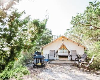 Private Island Experience Day Trips, Events, Tours - Jekyll Island - Innenhof