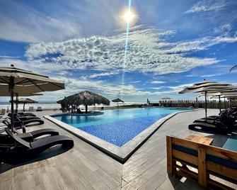 Hotel Tesoro Beach - La Herradura - Piscina