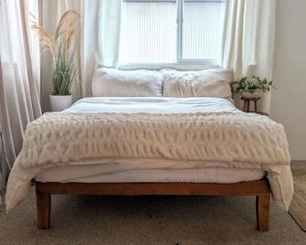 Cozy 1 Bedroom Apartment in Denver - Denver - Bedroom