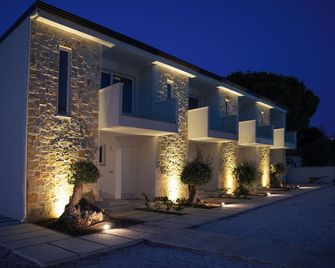 Montedarena Hotel - Pulsano