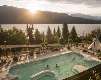 Waterfront, Mountainview House in Castlegar - Кастлгар - Басейн