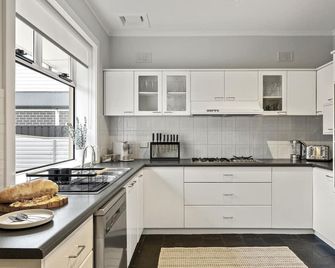 Bedford Beauty Stylish Retro Family Home w/office - Marion - Cocina