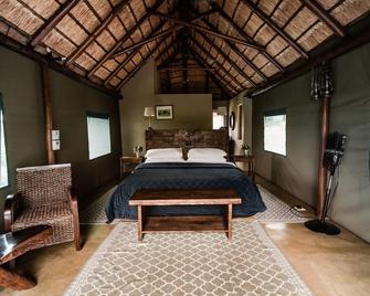 Parsons Hilltop Safari Camp - Mica - Bedroom
