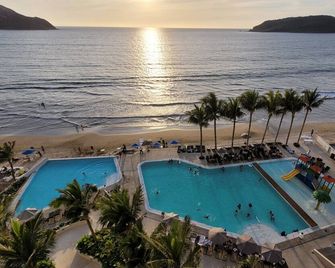 Viaggio Resort Mazatlán - Mazatlán - Svømmebasseng