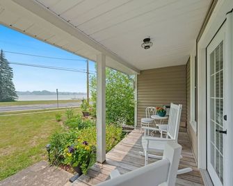 Nautical Haven - Sunset views - Sturgeon Bay - Balcón