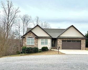 3-bedroom house in fabulous Gaffney with a spacious back yard - Gaffney - Будівля
