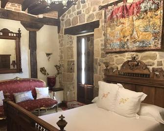 Hotel Palacio de Trasvilla - Escobedo - Bedroom