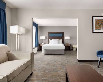 Wingate by Wyndham Southport - Southport - Schlafzimmer