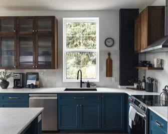 Lokis Loft And Cellar At The 1896 Buildi - Kaslo - Kitchen