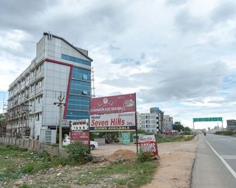 Hotel 7 Hills Inn - Tirupati - Edificio