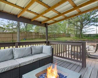 3 Bed/2 Bath Modern 1400 sq ft Home in Quiet Paducah Neighborhood near winery. - Paducah - Balcony