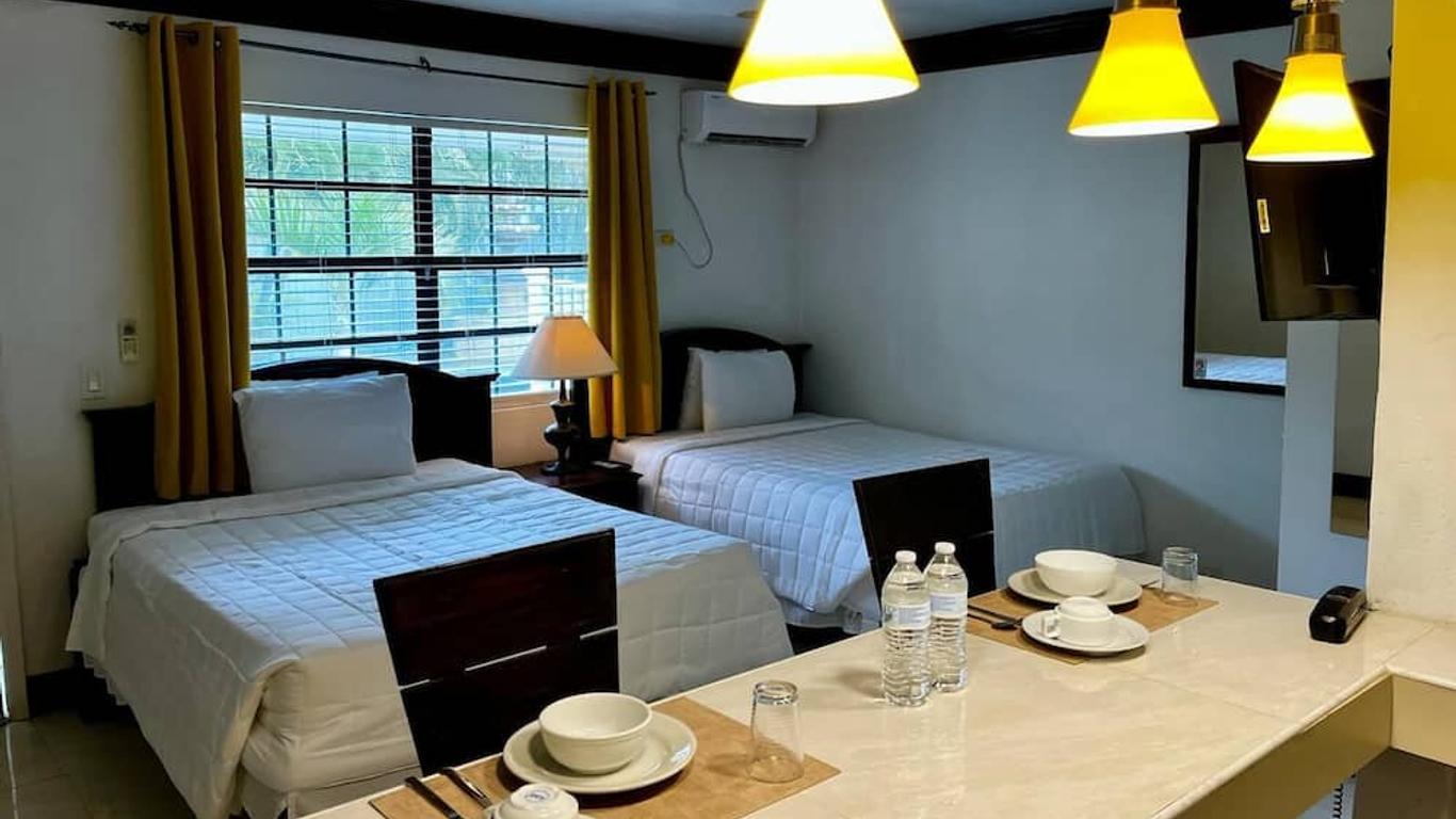 Colony Club Inn & Suites