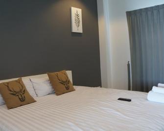 Sabai @ Chumphae Hotel - Chum Phae - Habitación