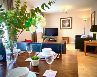 Aylesbury Contractor & Staycation Home - Aylesbury - Comedor