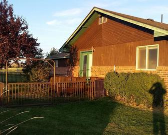 Master Suite minutes from Yakima in town of Tieton. - Yakima - Building