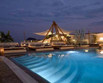 Gardelli Resort - לגנאס - בריכה