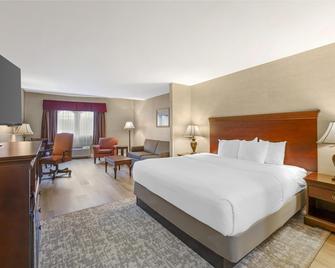 Best Western Plus Vineyard Inn & Suites - Penn Yan - Bedroom