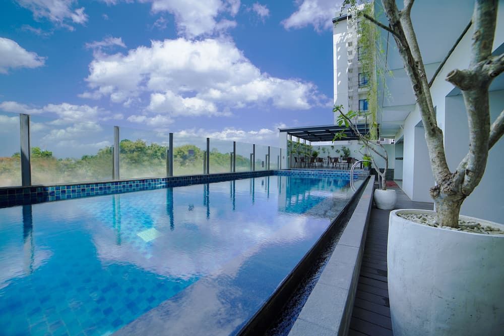 Hotel Fortunagrande Jember - Jember - Zwembad