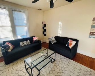 Apartment in Elkins Park - Willow Grove - Living room