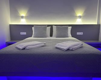 White & Blue Kamari - Kamari - Chambre