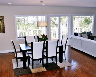 Cozy, Clean 3 Br/2 Bth Pebble Beach Home With Ocean View - Pebble Beach - Dining room